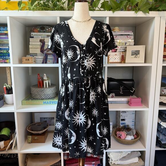 Hot Topic Sun Moon Stars Whimsical Lace Front Mini Dress Wms Size XL Black White - Picture 3 of 12